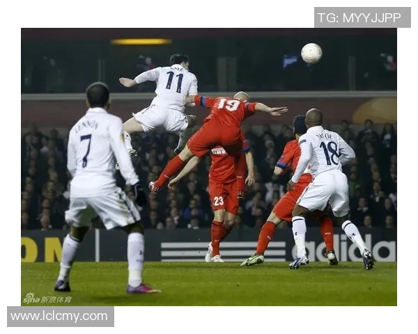 足球巨星瞬间之帅气与风采展现 领略他们的精彩时刻